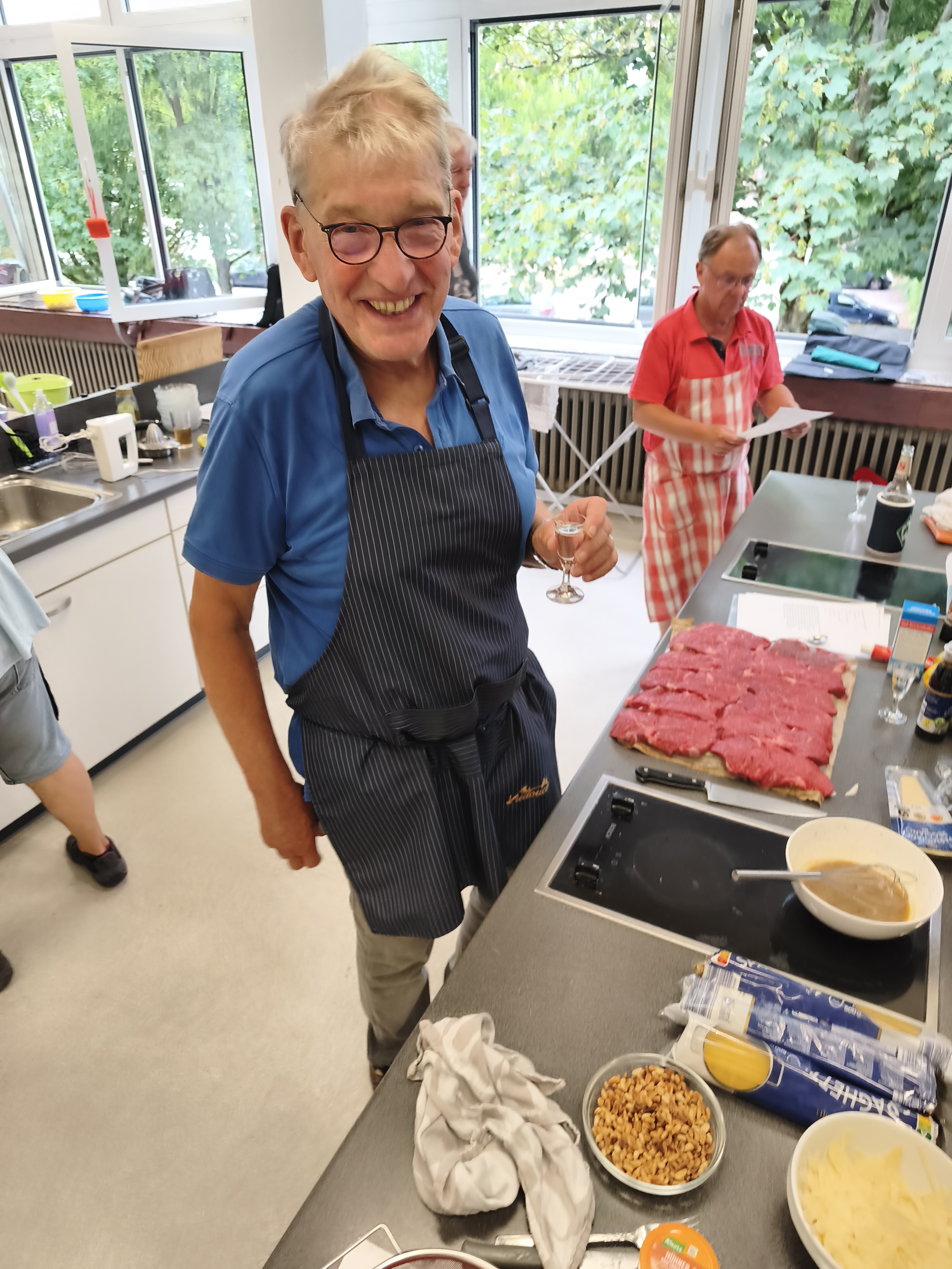 Jürgen F, erst die Arbeit dann das Verknügen.